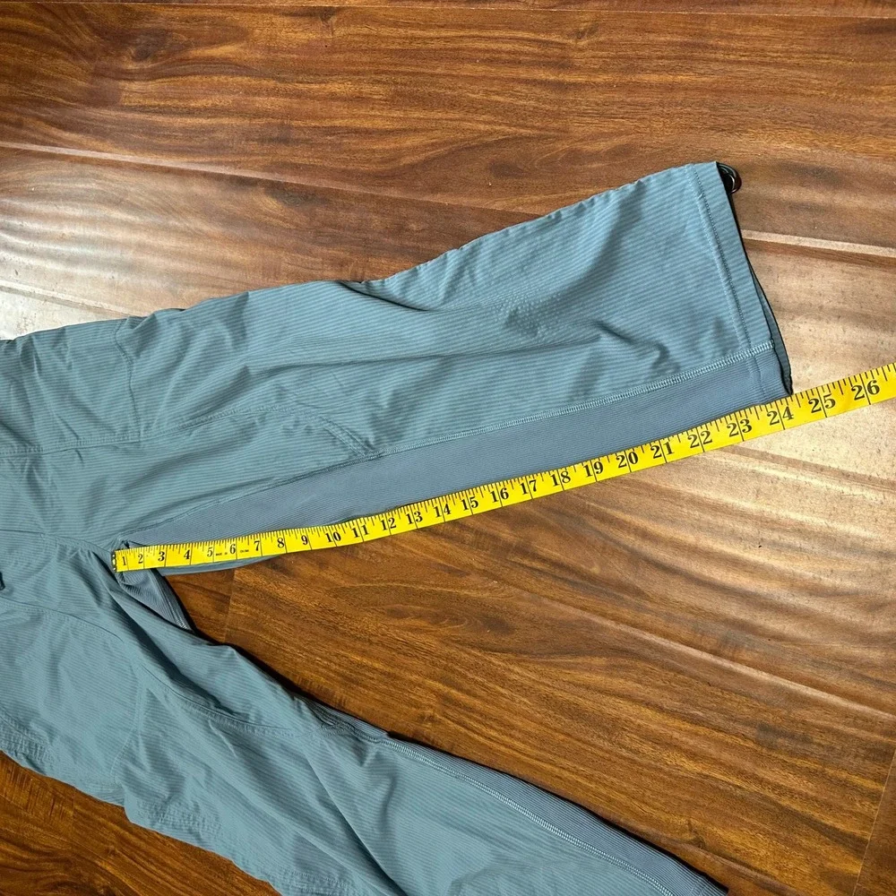 Lululemon Beyond the Studio Crop Pants Blue Pinstripe‎ Joggers Size 6